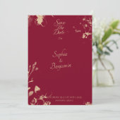 Elegante Burgundy en Gouden Bloemen Save the Date Kaart (Staand voorkant)