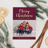 Elegante Burgundy Gouden Script Kerst Foto Folie Feestdagenkaart