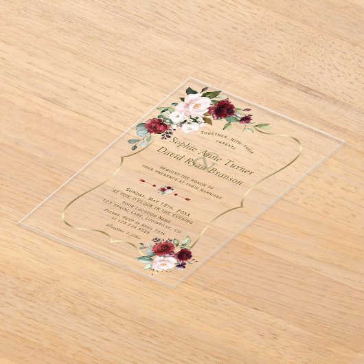 Elegante Burgundy Roze Bloemen Gouden Bruiloft Acryl Uitnodigingen (Laagn)