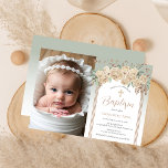 Elegante Champagne | Sage Floral foto doop Kaart<br><div class="desc">Elegante en stijlvolle champagne en salie groene bloemenborstel gecombineerd met faux roos gouden glitter en een gebogen paneel op een vervaagde salie achtergrond "Doop" ontwerp. Alle accenten zijn in faux roos goud (plat bedrukt). Beschikt over een salie groen tot wit verloop terug. Composiet ontwerp van Holiday Hearts Design.</div>