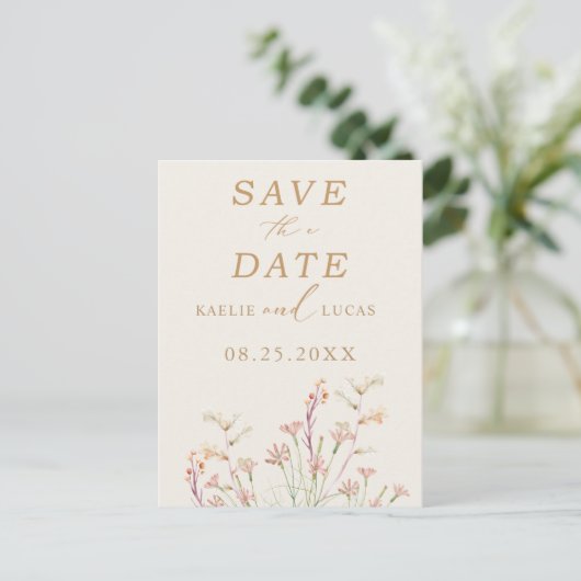 Elegante charme wilde bloem bruiloft Save the Date Uitnodiging Briefkaart (Staand voorkant)
