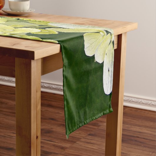 Elegante Chartreuse Groen Limelight Hortensia Medium Tafelloper (Voorbeeld)