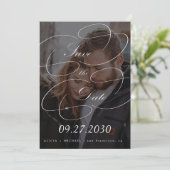 Elegante chic calligrafie script foto bruiloft save the date (Staand voorkant)