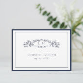 Elegante & Chic Navy Blue Crest Monogram bruiloft RSVP Kaartje (Staand voorkant)