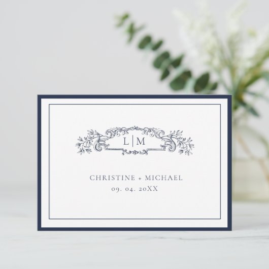 Elegante & Chic Navy Blue Crest Monogram bruiloft RSVP Kaartje (Staand voorkant)