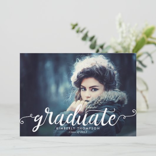 Elegante chique Afstuderen moderne handbelettering Aankondiging (Staand voorkant)