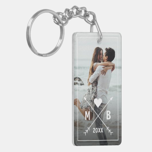 Elegante Classy paar Initialen houden van hartpijl Sleutelhanger (Voorkant Links)