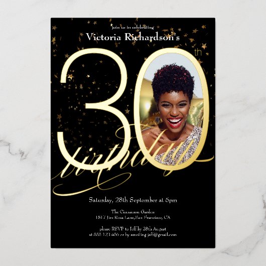 Elegante Confetti Zwart Gouden Foto 30e Verjaardag Folie Uitnodiging (Voorkant)