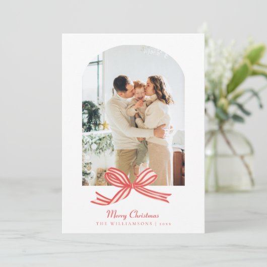 Elegante Coquette Red Bow Arch Twee Foto Kerstmis Feestdagenkaart (Staand voorkant)