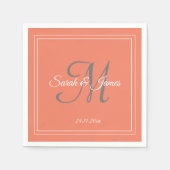 Elegante Coral White Monogram Trouwpapier Servet (Voorkant)