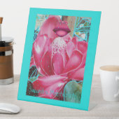 Elegante couture aardbei bloem voetstuk teken reclamebord met voetstuk (Insitu)