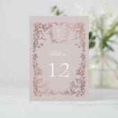 Elegante Crest Floral Trouwtafel Nummer RSVP Kaartje (Staand voorkant)