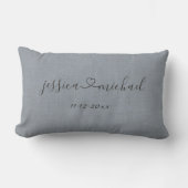 Elegante Cursive Schrift Hart Namen Trouwdatum Kussen (Voorkant)