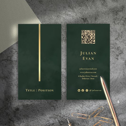 Elegante Dark Emerald Green & Gold QR-code Visitekaartje