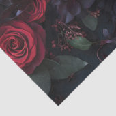 Elegante Dark Floral Arrangement met Rozen Tissuepapier (Detail)
