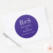 Elegante Dark Paarse Chic Modern Monogram bruiloft Ronde Sticker (Envelop)