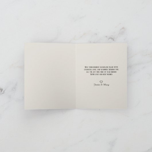 Elegante dennen- en hulstkrans met gouden accenten feestdagen kaart (Binnen)