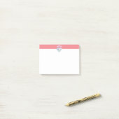 Elegante diamant & tiara op koraal en wit post-it® notes (Op bureau)