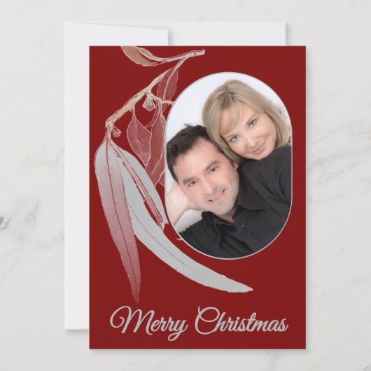 Elegante dieprode Eucalyptusblad Foto Kerstmis Feestdagenkaart (Voorkant)