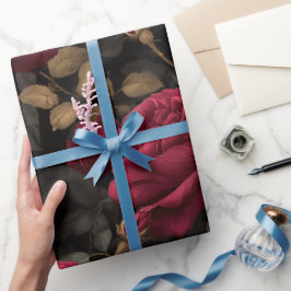 Elegante Dieprode Roos Zwarte Bloemmotief Cadeaupapier