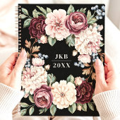Elegante donkere bloemenkrans met aangepaste monog planner