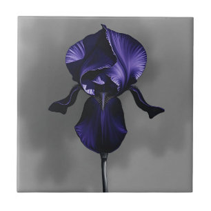 Elegante donkere iris met rokerig grijs tegeltje