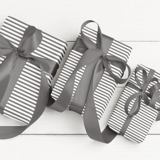 Elegante donkergrijze en witte dunne strepen cadeaupapier