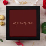 Elegante donkerrode en roze blauwroze typografie cadeaudoosje<br><div class="desc">Deze elegante donkerrode en blush roze typografie geschenkdoos straalt sophisticatie uit met zijn verfijnde kleurencombinatie en modern design. Perfect voor het presenteren van speciale geschenken,  het voegt een stijlvolle en persoonlijke touch aan elke gelegenheid.</div>