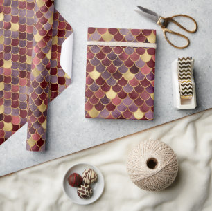 Elegante donkerrode ombre-folie en gouden zeemeerm cadeaupapier