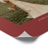 Elegante donkerrode trouwfoto-boog voor stel poster (Hoek)