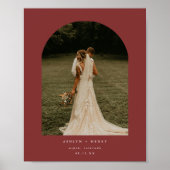 Elegante donkerrode trouwfoto-boog voor stel poster (Voorkant)