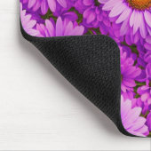 Elegante donkerroze magenta bloemenmadeliefjes muismat (Hoek)