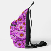 Elegante donkerroze magenta bloemenmadeliefjes sling bag (Rechts)