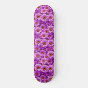 Elegante donkerroze magenta bloemige madeliefjes persoonlijk skateboard