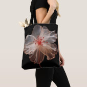 Elegante doorschijnende bloem op zwart tote bag (Dichtbij)