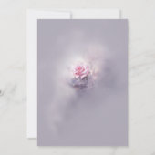 Elegante Dromerige Roze Roos op Dusty Lila Kaart (Achterkant)