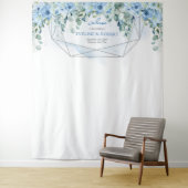 Elegante Dusty Blue bloemen en zilveren achtergron Wandkleed (In situ)