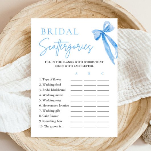 Elegante Dusty Blue Bow Bridal Scattergories Game Kaart