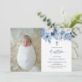 Elegante Dusty Blue Floral Custom Afbeelding doop Kaart (Staand voorkant)