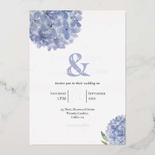 Elegante Dusty Blue Hydrangeas Floral Bouquets Fol Folie Uitnodiging (Voorkant)