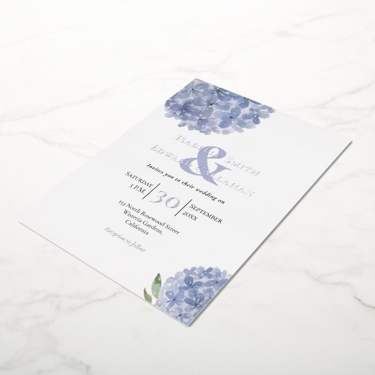 Elegante Dusty Blue Hydrangeas Floral Bouquets Fol Folie Uitnodiging (Gedraaid)