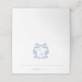 Elegante Dusty Blue Monogram Crest Wedding Plaatskaartje (Buitenkant ongevouwen)