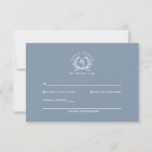 Elegante Dusty Blue Monogram Crest Wedding RSVP Kaartje (Voorkant)