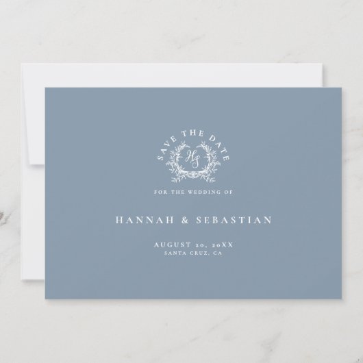 Elegante Dusty Blue Monogram Crest Wedding Save The Date (Voorkant)