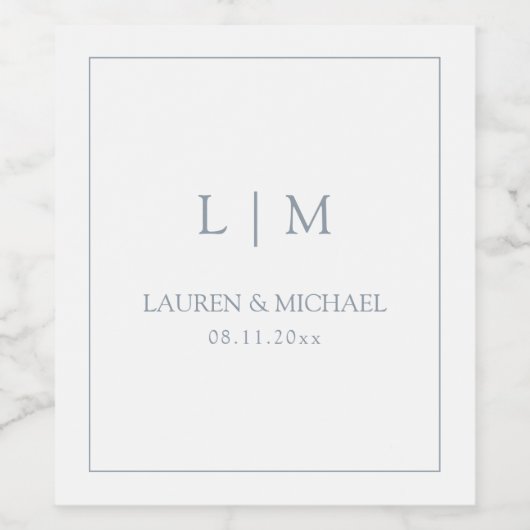 Elegante Dusty Blue Monogram Typografie Wedding Wijn Etiket (Enkel label)