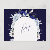Elegante Dusty Blue Navy Bloemboog Trouwen RSVP Briefkaart (Voorkant)