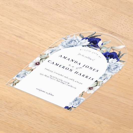 Elegante Dusty Blue Navy Floral Wedding Arch Acryl Uitnodigingen (Laagn)