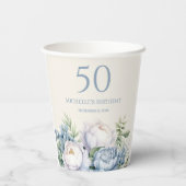 Elegante Dusty Blue White Floral 50ste Verjaardag Papieren Bekers (Achterkant)