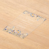 Elegante Dusty Blue Wildflowers Huwelijk Clear Acryl Uitnodigingen (Laagn)