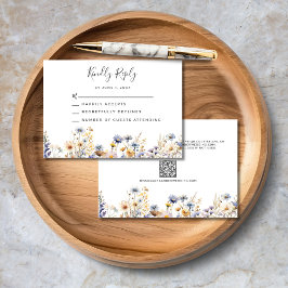 Elegante Dusty Blue Wildflowers QR Code Wedding RSVP Kaartje